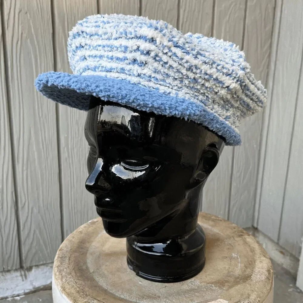 Vintage 80s 90s Slouchy Blue & White Knit Bouclé Winter Newsboy Hat Cap